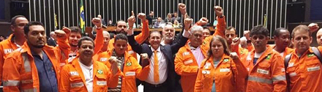 Bancada do golpe tem pressa e pode entregar pré-sal hoje