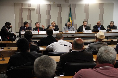 Contac-CUT vai ao Senado cobrar manutenção dos empregos na JBS e consegue avanços.